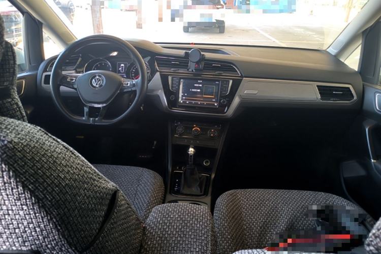 Used Volkswagen Touran 2018 Volkswagen Touran L 280TSI DSG Comfort Edition 7 Seats China VI Standard Center Console