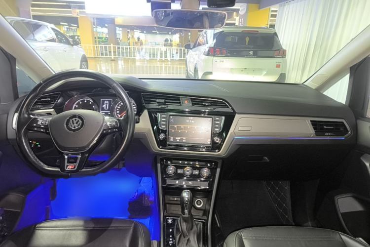 Used Volkswagen Touran 2018 Volkswagen Touran L 280TSI DSG Boundary Edition 7 Seats China V Emission Standard Center Console