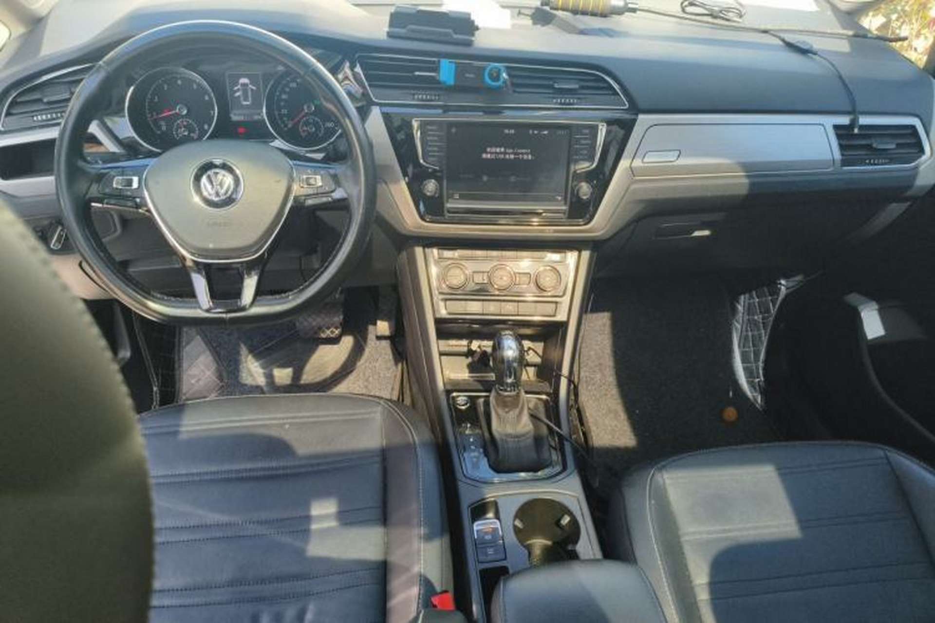 Used Volkswagen Touran 2018 Volkswagen Touran L 280TSI DSG Comfort Edition 7-seater Center Console