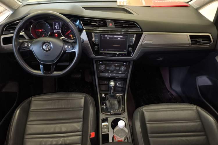 Used Volkswagen Touran 2018 Volkswagen Touran L 280TSI DSG Boundary Edition 7 Seats China VI Standard Center Console
