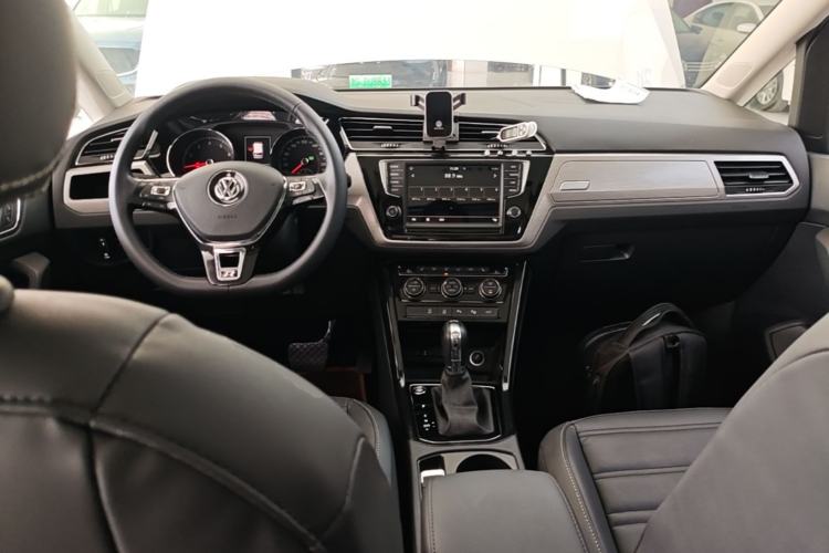 Used Volkswagen Touran 2018 Volkswagen Touran L 280TSI DSG Boundary Luxury Edition 7 Seats China V Emission Standard Center Console