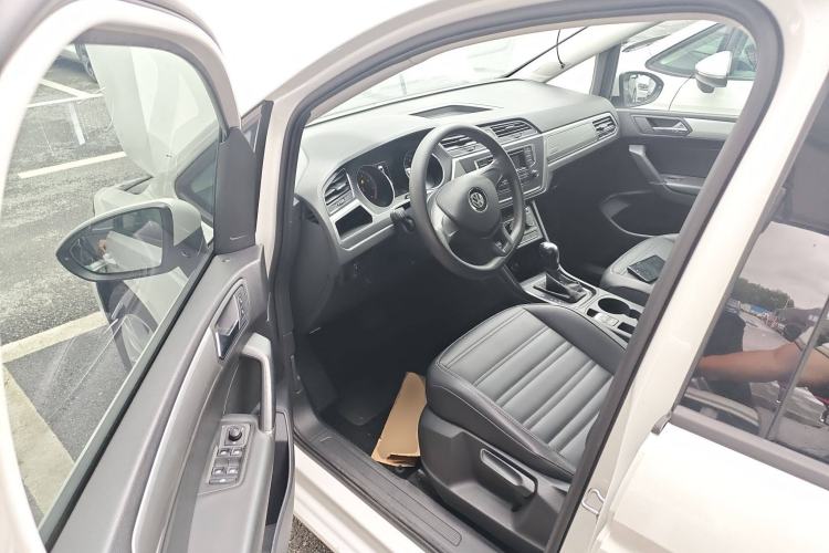 Used Volkswagen Touran 2018 Volkswagen Touran L 280TSI DSG Style Edition 7 Seats China V Emission Standard Driver Seat