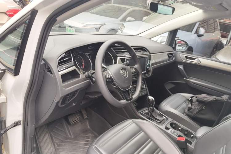 Used Volkswagen Touran 2018 Volkswagen Touran L 280TSI DSG Comfort Edition 7 Seats China V Emission Standard Driver Seat