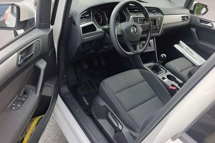 Used Volkswagen Touran 2018 Volkswagen Touran L 280TSI Manual Trend Edition Driver Seat