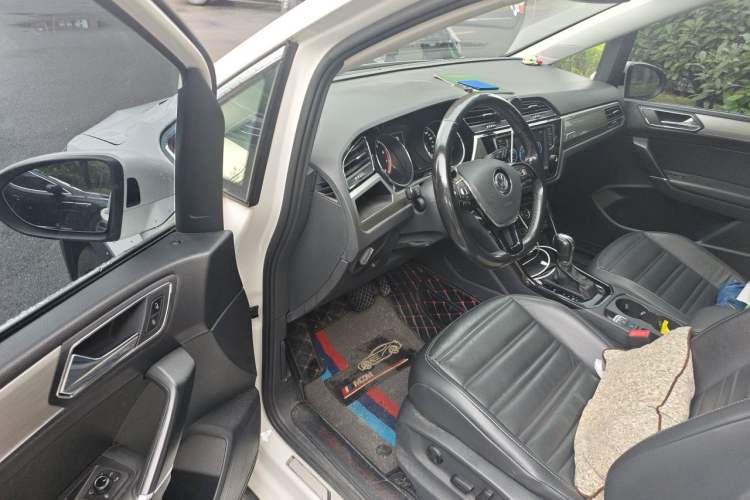 Used Volkswagen Touran 2018 Volkswagen Touran L 280TSI DSG Boundary Luxury Edition 7 Seats China VI Standard Driver Seat