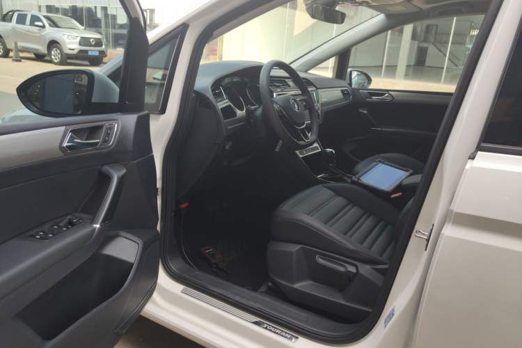 Used Volkswagen Touran 2018 Volkswagen Touran L 280TSI DSG Comfort Edition 7 Seats China VI Standard Driver Seat