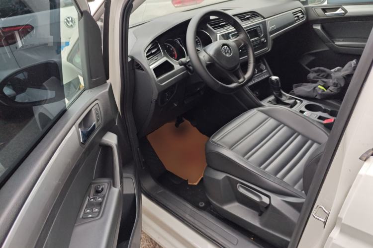 Used Volkswagen Touran 2018 Volkswagen Touran L 280TSI DSG Style Edition 7 Seats China VI Standard Driver Seat
