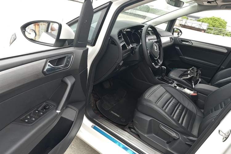 Used Volkswagen Touran 2018 Volkswagen Touran L 280TSI DSG Comfort Edition 6-seater Driver Seat
