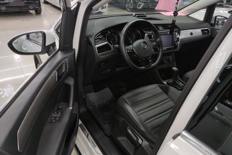 Used Volkswagen Touran 2018 Volkswagen Touran L 280TSI DSG Boundary Edition 6-Seater China VI Standard Driver Seat