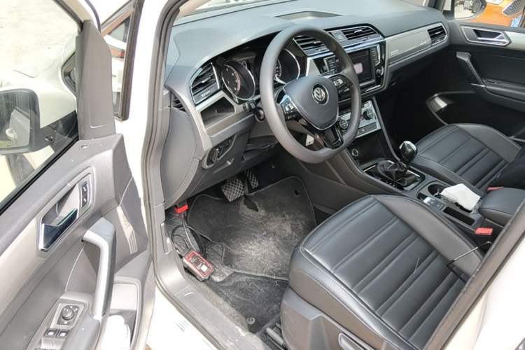 Used Volkswagen Touran 2018 Volkswagen Touran L 280TSI DSG Comfort Edition 7 Seats China VI Standard Driver Seat