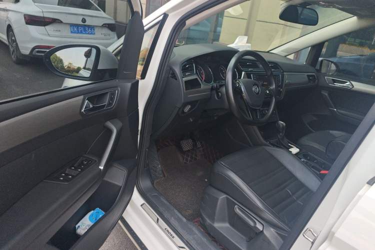 Used Volkswagen Touran 2018 Volkswagen Touran L 280TSI DSG Boundary Edition 7 Seats China V Emission Standard Driver Seat