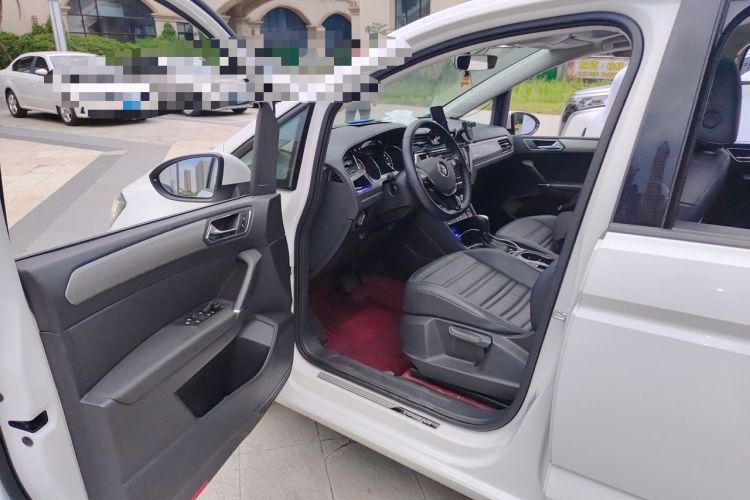 Used Volkswagen Touran 2018 Volkswagen Touran L 280TSI DSG Comfort Edition 7-seater Driver Seat