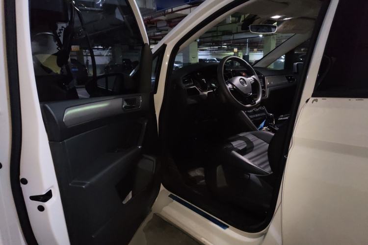 Used Volkswagen Touran 2018 Volkswagen Touran L 280TSI DSG Comfort Edition 7 Seats China VI Standard Driver Seat