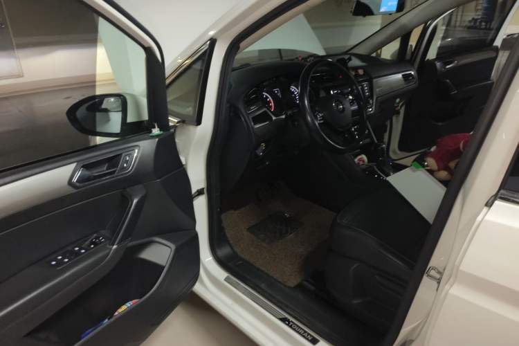Used Volkswagen Touran 2018 Volkswagen Touran L 280TSI DSG Comfort Edition 7 Seats China V Emission Standard Driver Seat