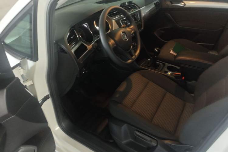 Used Volkswagen Touran 2018 Volkswagen Touran L 280TSI Manual Trend Edition Driver Seat