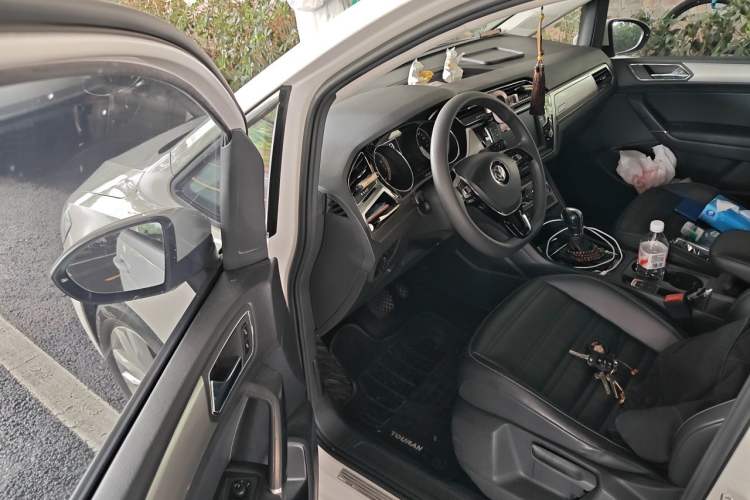 Used Volkswagen Touran 2018 Volkswagen Touran L 280TSI DSG Comfort Edition 7 Seats China V Emission Standard Driver Seat