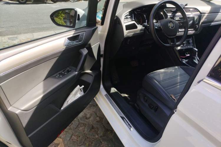 Used Volkswagen Touran 2018 Volkswagen Touran L 280TSI DSG Luxury Edition 7 Seats Driver Seat