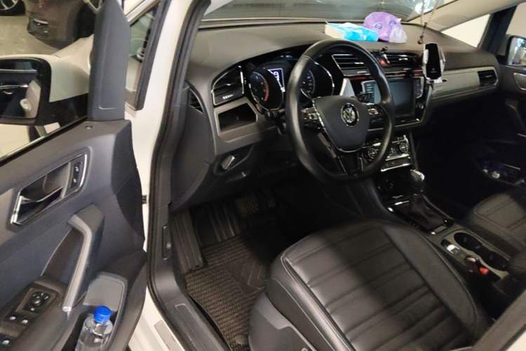 Used Volkswagen Touran 2018 Volkswagen Touran L 280TSI DSG Boundary Edition 7 Seats China V Emission Standard Driver Seat