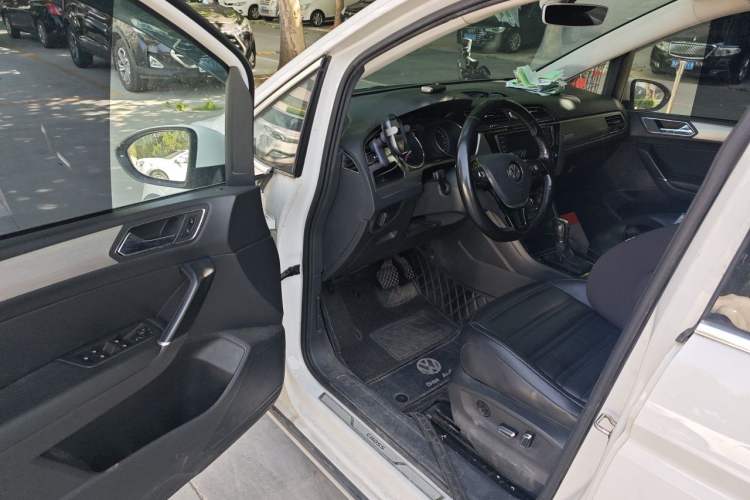 Used Volkswagen Touran 2018 Volkswagen Touran L 280TSI DSG Boundary Edition 7 Seats China VI Standard Driver Seat