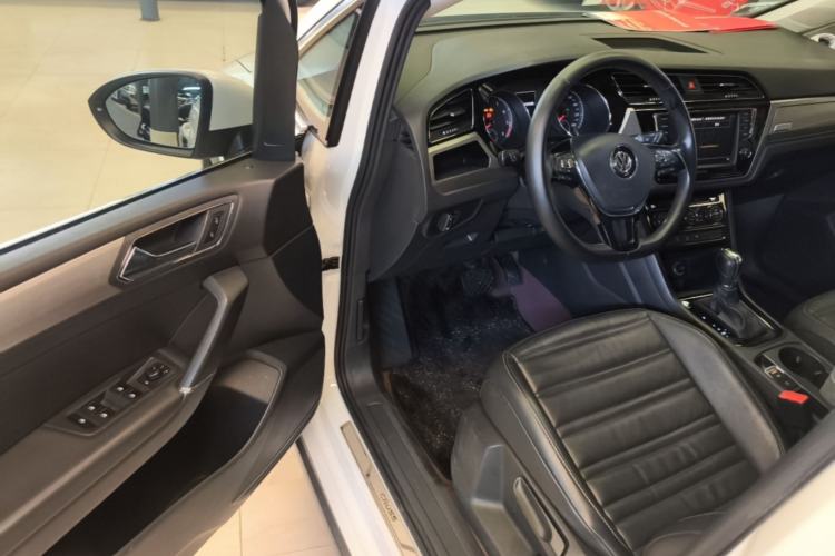 Used Volkswagen Touran 2018 Volkswagen Touran L 280TSI DSG Boundary Edition 7 Seats China VI Standard Driver Seat