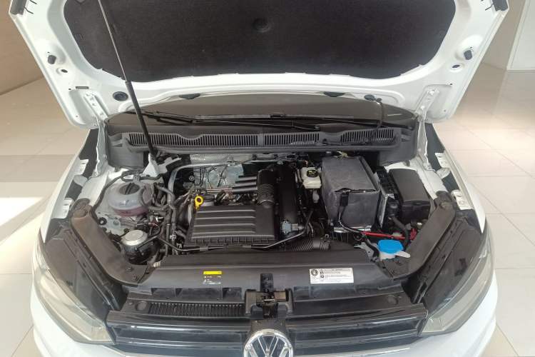 Used Volkswagen Touran 2018 Volkswagen Touran L 280TSI DSG Style Edition 7 Seats China VI Standard Engine Bay