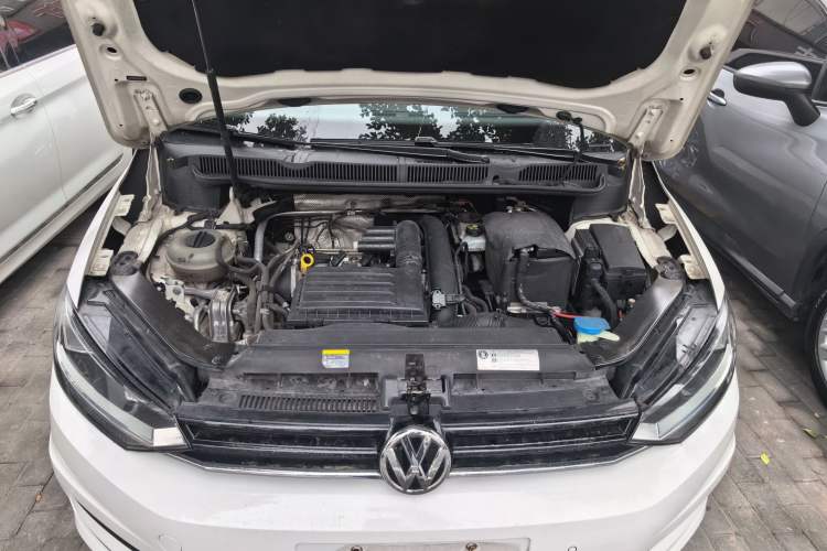 Used Volkswagen Touran 2018 Volkswagen Touran L 280TSI DSG Comfort Edition 7 Seats China V Emission Standard Engine Bay