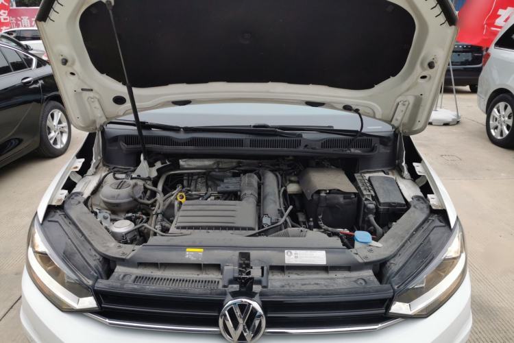 Used Volkswagen Touran 2018 Volkswagen Touran L 280TSI DSG Comfort Edition 7 Seats China VI Standard Engine Bay