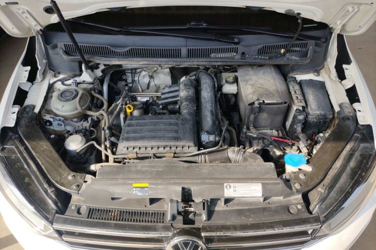 Used Volkswagen Touran 2018 Volkswagen Touran L 280TSI DSG Comfort Edition 7 Seats China VI Standard Engine Bay