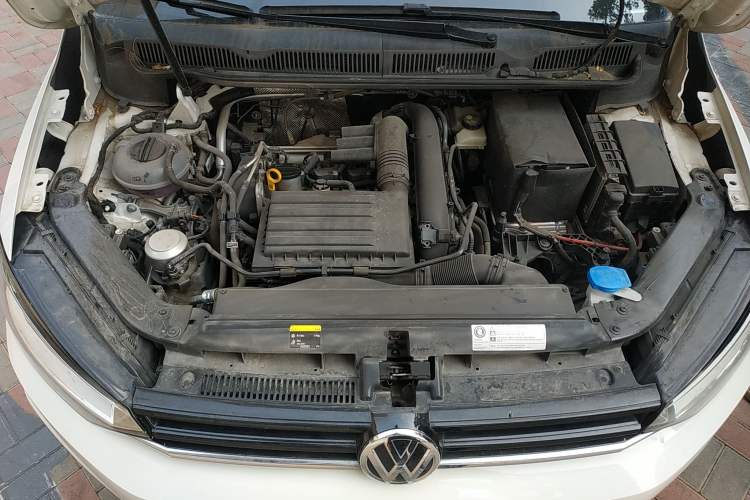 Used Volkswagen Touran 2018 Volkswagen Touran L 280TSI DSG Style Edition 7 Seats China VI Standard Engine Bay