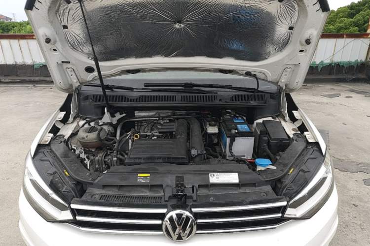 Used Volkswagen Touran 2018 Volkswagen Touran L 280TSI DSG Comfort Edition 6-seater Engine Bay