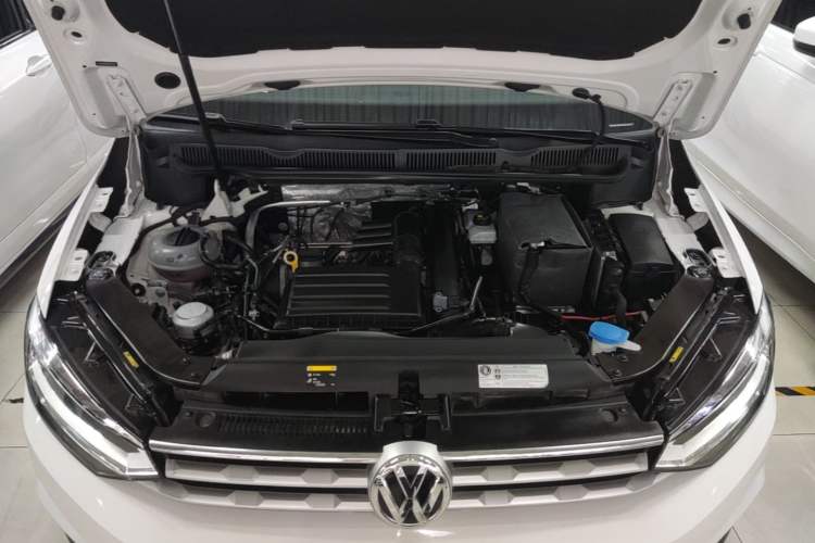 Used Volkswagen Touran 2018 Volkswagen Touran L 280TSI DSG Boundary Edition 6-Seater China VI Standard Engine Bay