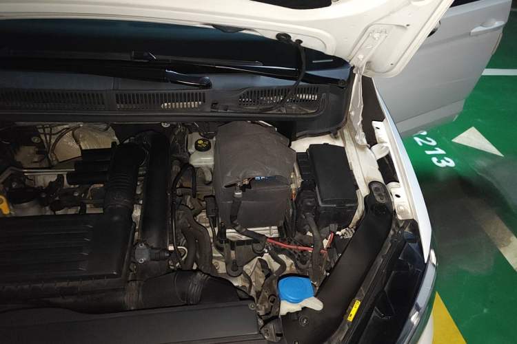 Used Volkswagen Touran 2018 Volkswagen Touran L 280TSI DSG Luxury Edition 6-seater Engine Bay Left