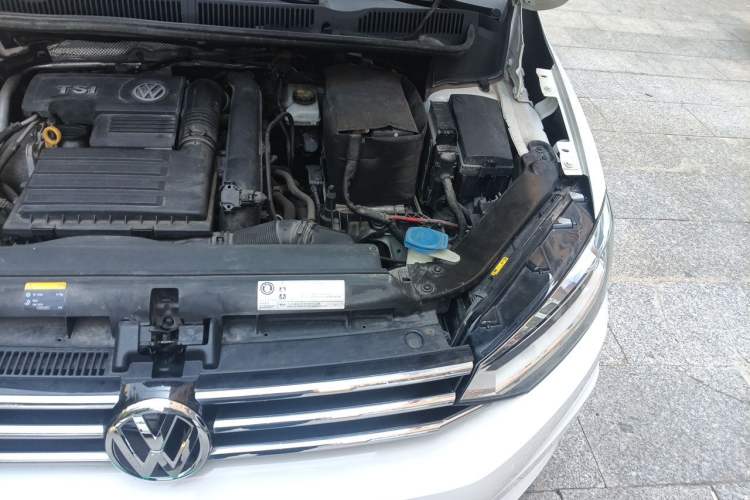 Used Volkswagen Touran 2018 Volkswagen Touran L 280TSI DSG Comfort Edition 7 Seats China V Emission Standard Engine Bay Left