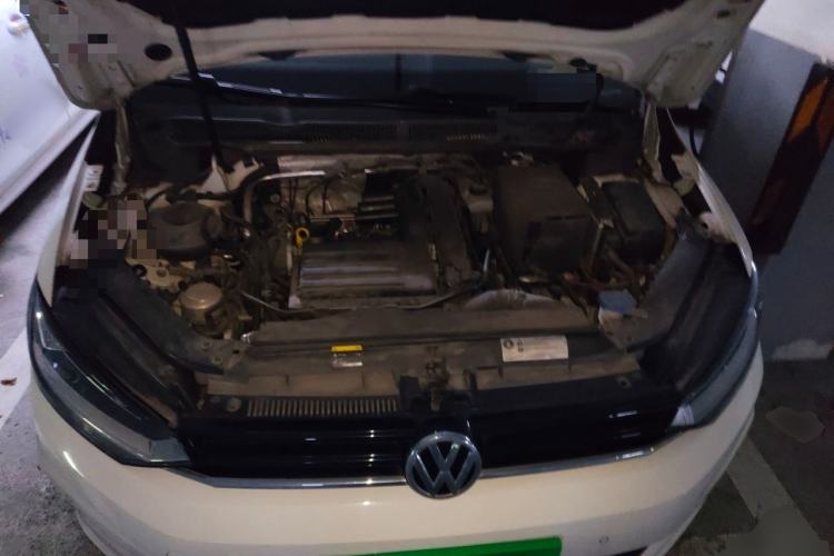 Used Volkswagen Touran 2018 Volkswagen Touran L 280TSI DSG Comfort Edition 7 Seats China VI Standard Engine Bay