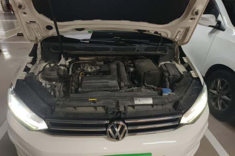 Used Volkswagen Touran 2018 Volkswagen Touran L 280TSI DSG Comfort Edition 7 Seats China V Emission Standard Engine Bay