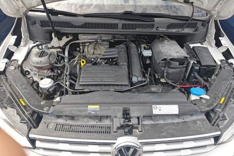 Used Volkswagen Touran 2018 Volkswagen Touran L 280TSI DSG Boundary Edition 6-Seater China VI Standard Engine Bay
