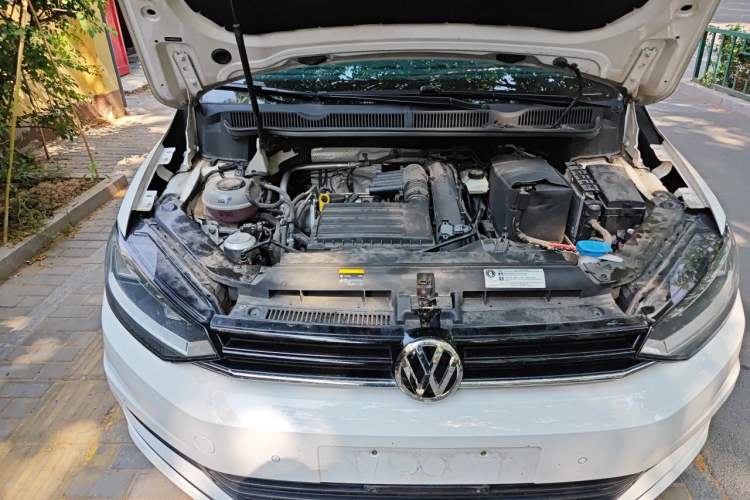 Used Volkswagen Touran 2018 Volkswagen Touran L 280TSI DSG Comfort Edition 7 Seats China VI Standard Engine Bay Right