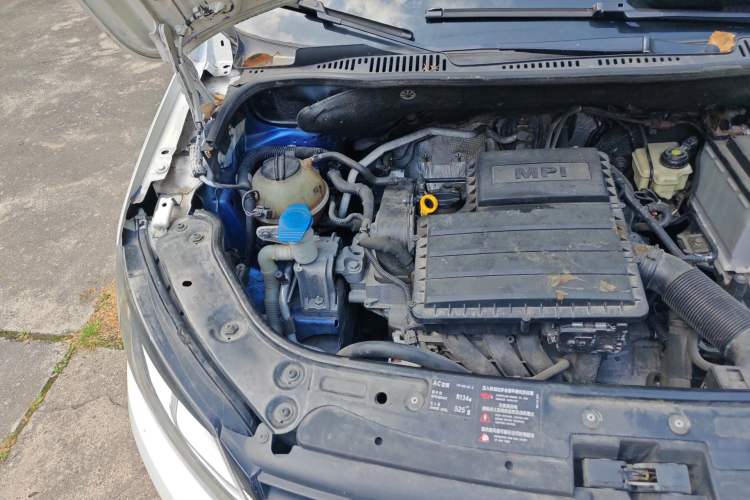 Used Volkswagen Touran 2018 Volkswagen Touran L 1.6L Manual Trend Edition Engine Bay Right