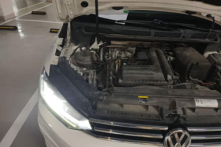 Used Volkswagen Touran 2018 Volkswagen Touran L 280TSI DSG Comfort Edition 7 Seats China V Emission Standard Engine Bay Right