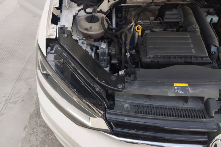 Used Volkswagen Touran 2018 Volkswagen Touran L 280TSI Manual Trend Edition Engine Bay Right