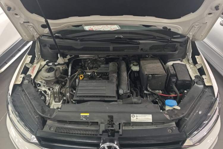 Used Volkswagen Touran 2018 Volkswagen Touran L 280TSI DSG Comfort Edition 7 Seats China V Emission Standard Engine Bay