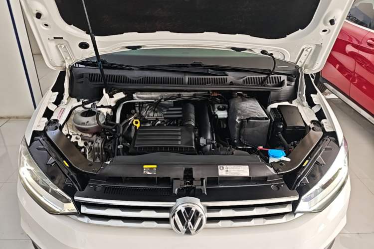 Used Volkswagen Touran 2018 Volkswagen Touran L 280TSI DSG Boundary Luxury Edition 7 Seats China V Emission Standard Engine Bay