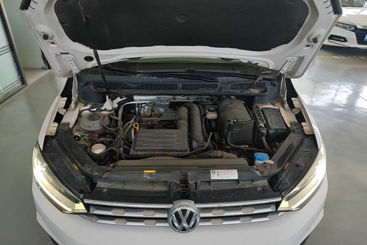 Used Volkswagen Touran 2018 Volkswagen Touran L 280TSI DSG Boundary Edition 7 Seats China VI Standard Engine Bay
