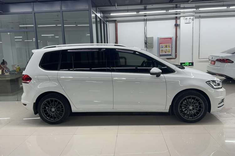 Used Volkswagen Touran 2018 Volkswagen Touran L 280TSI DSG Comfort Edition 6-seater Exterior 2