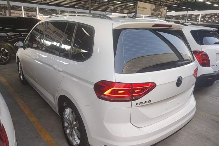 Used Volkswagen Touran 2018 Volkswagen Touran L 280TSI DSG Comfort Edition 7-seater Exterior 2