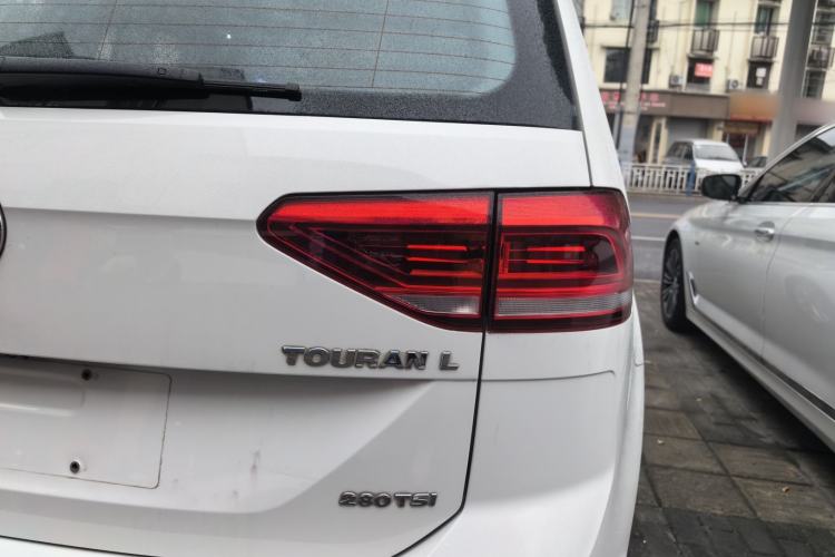 Used Volkswagen Touran 2018 Volkswagen Touran L 280TSI DSG Comfort Edition 7 Seats China V Emission Standard Exterior 3