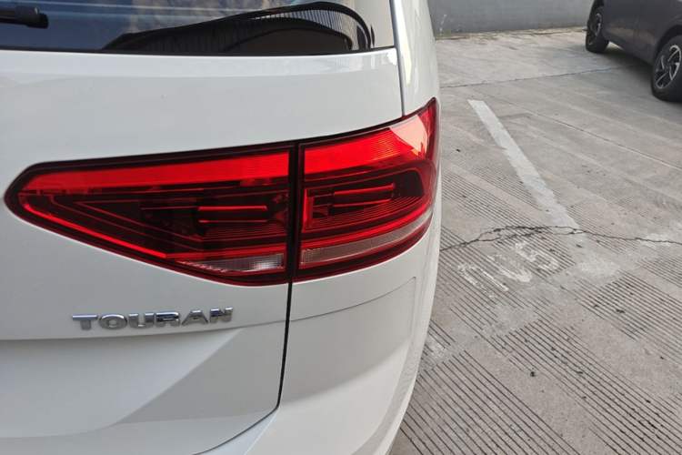 Used Volkswagen Touran 2018 Volkswagen Touran L 280TSI DSG Comfort Edition 7 Seats China V Emission Standard Exterior 3