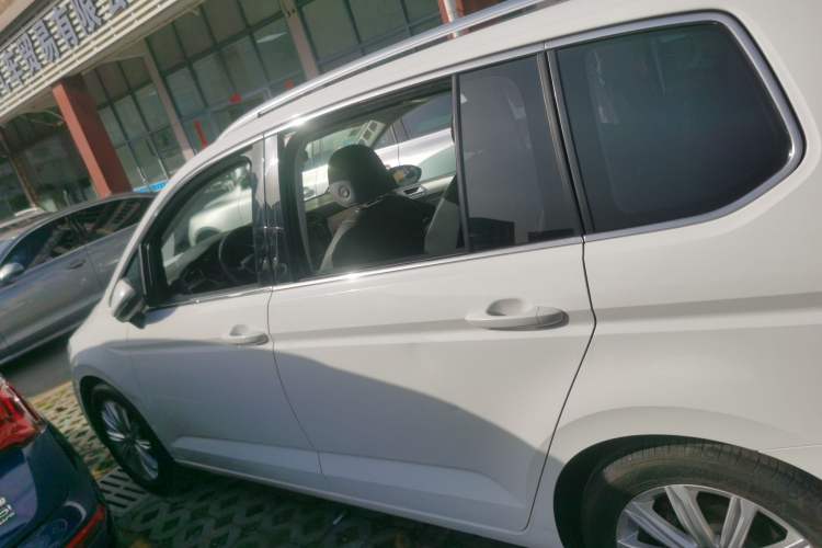 Used Volkswagen Touran 2018 Volkswagen Touran L 280TSI DSG Comfort Edition 7-seater Exterior 3