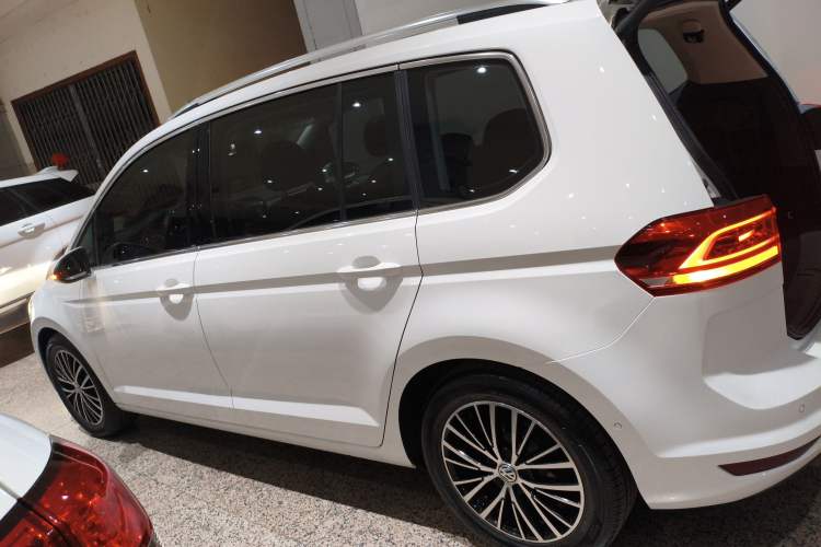 Used Volkswagen Touran 2018 Volkswagen Touran L 280TSI DSG Luxury Edition 7 Seats Exterior 3