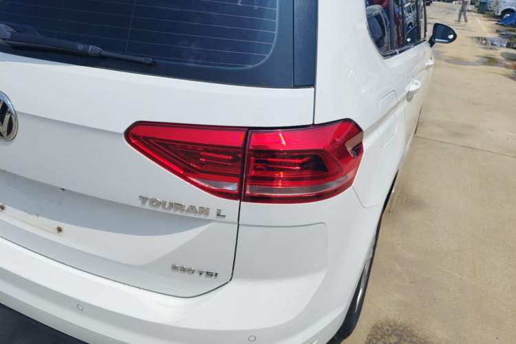 Used Volkswagen Touran 2018 Volkswagen Touran L 280TSI DSG Comfort Edition 7 Seats China V Emission Standard Exterior 3